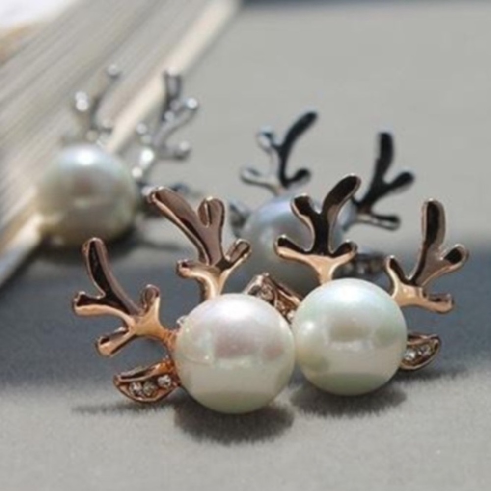 Pearl Reindeer Earrings - Picture 4 of 4